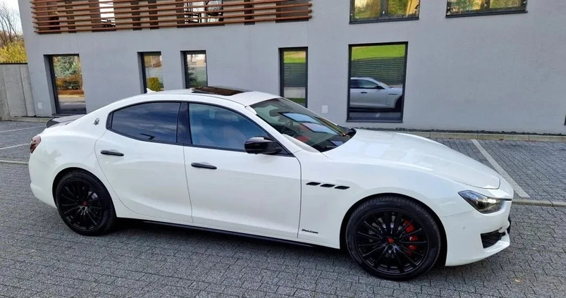 Maserati Ghibli cena 259000 przebieg: 33000, rok produkcji 2019 z Łowicz małe 781